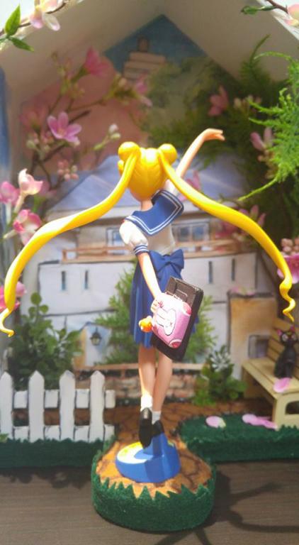 Usagi (Sailor Moon) on her way to school!