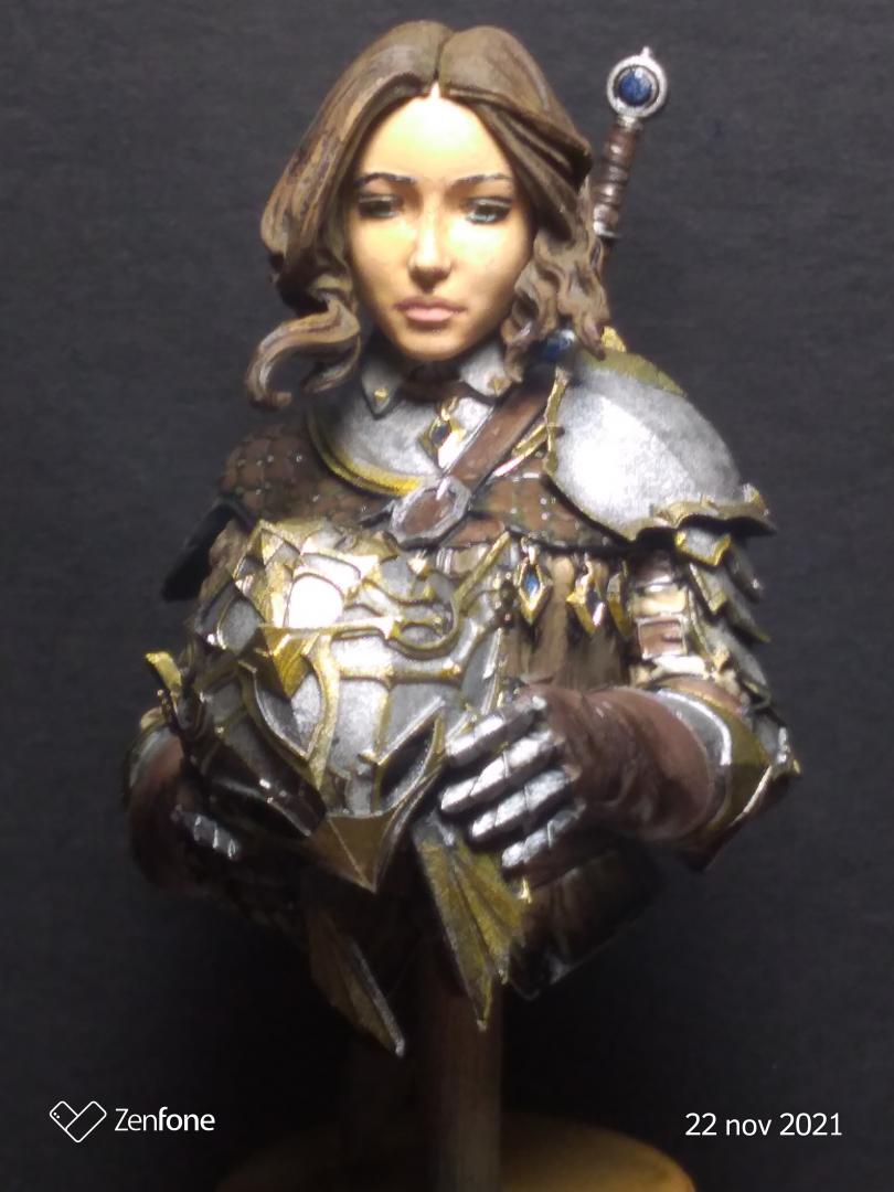 1/10 Female Warrior Knight