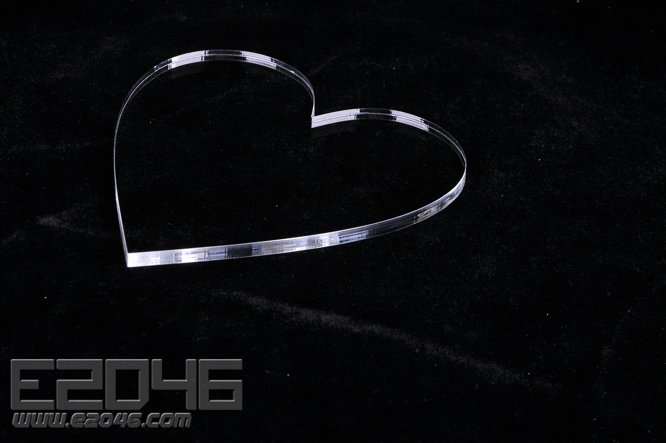 L12 Transparent Heart-Shaped Acrylic Display Base
