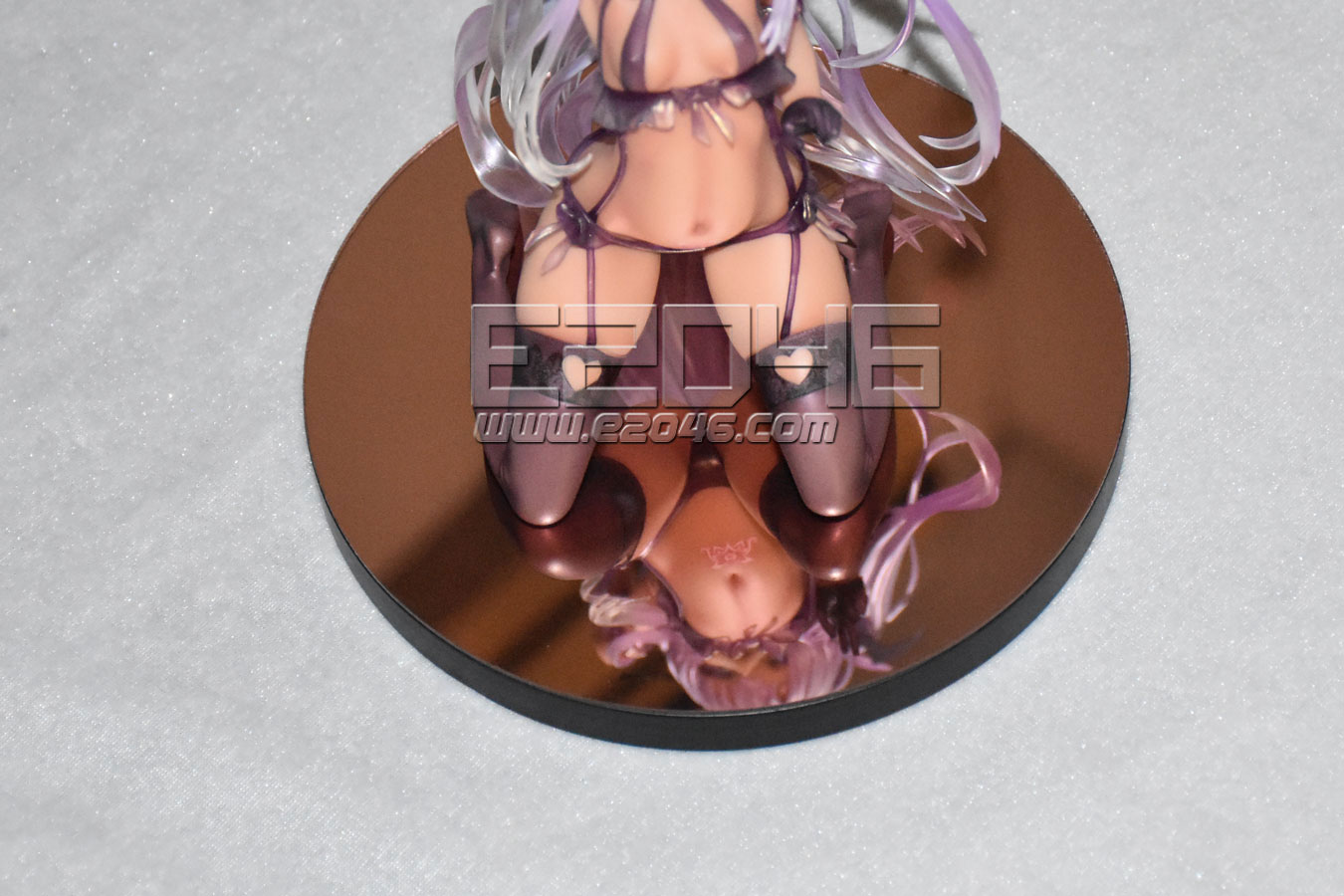D15 Mirrored Pink Round Wooden Display Base