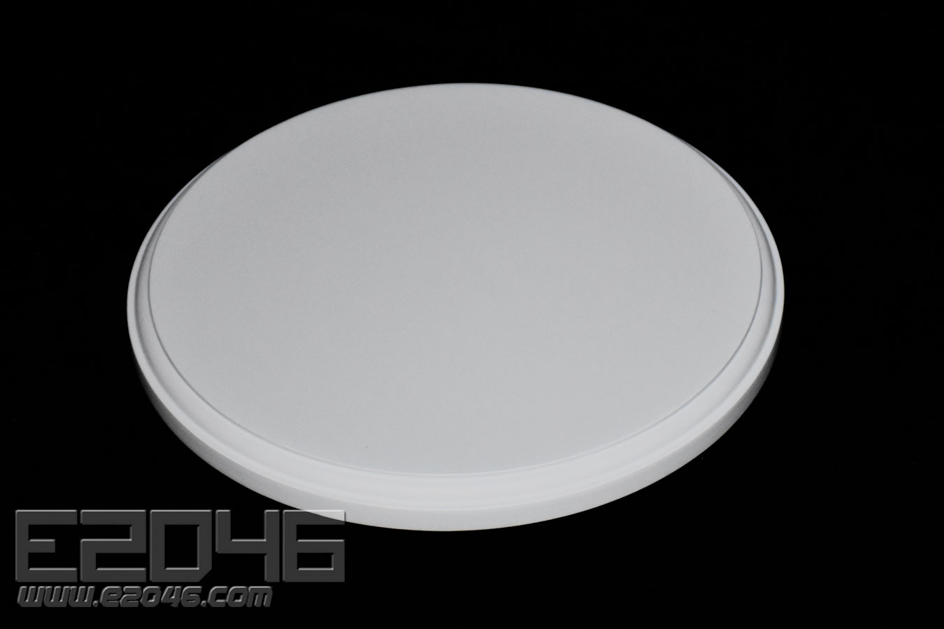 D15 White Ogee Edge Round Wooden Display Base