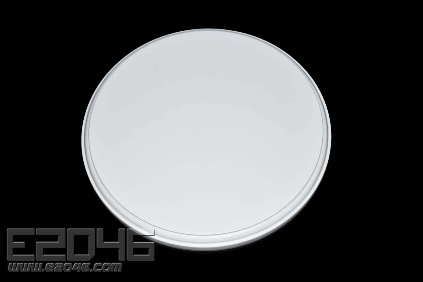 D15 White Ogee Edge Round Wooden Display Base