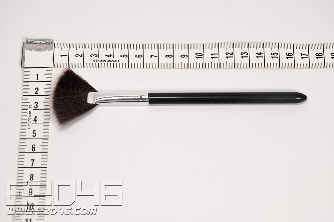 Scalloped Dry Sweep Brush