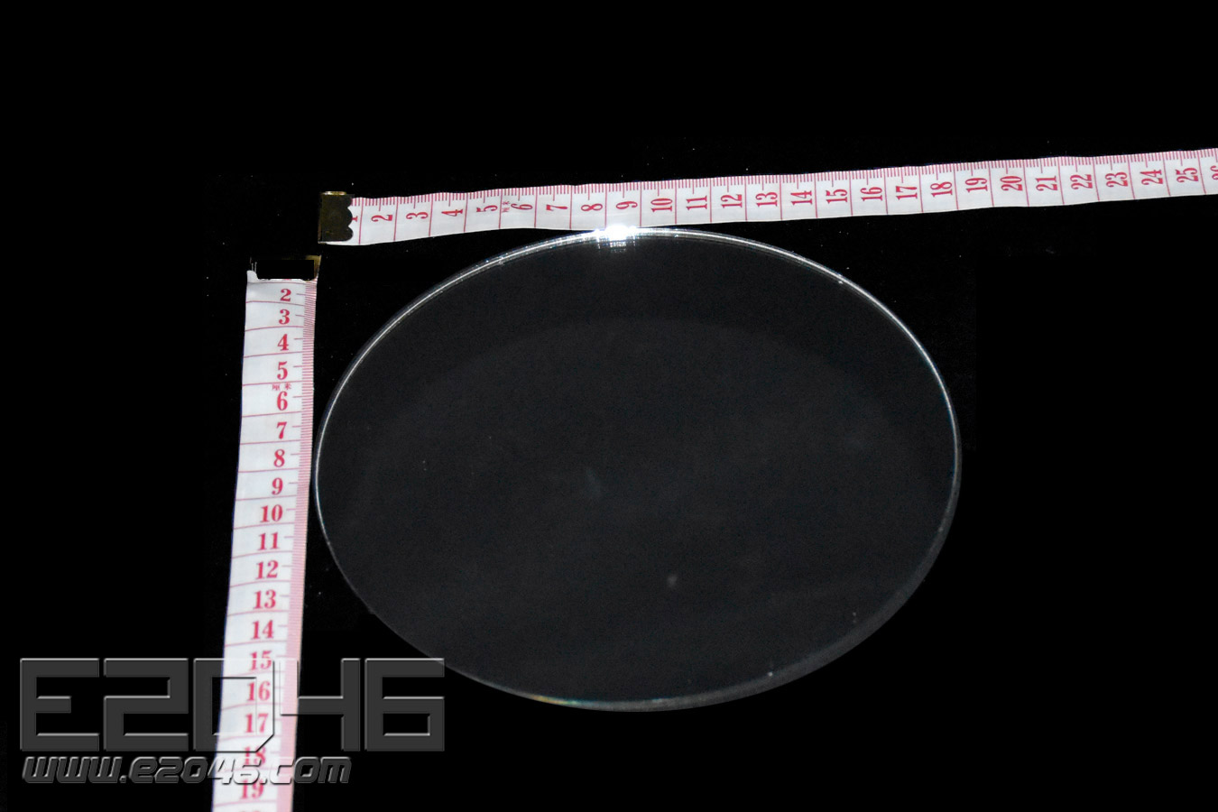 D17 Transparent Round Display Base with Mirrored Top Surface
