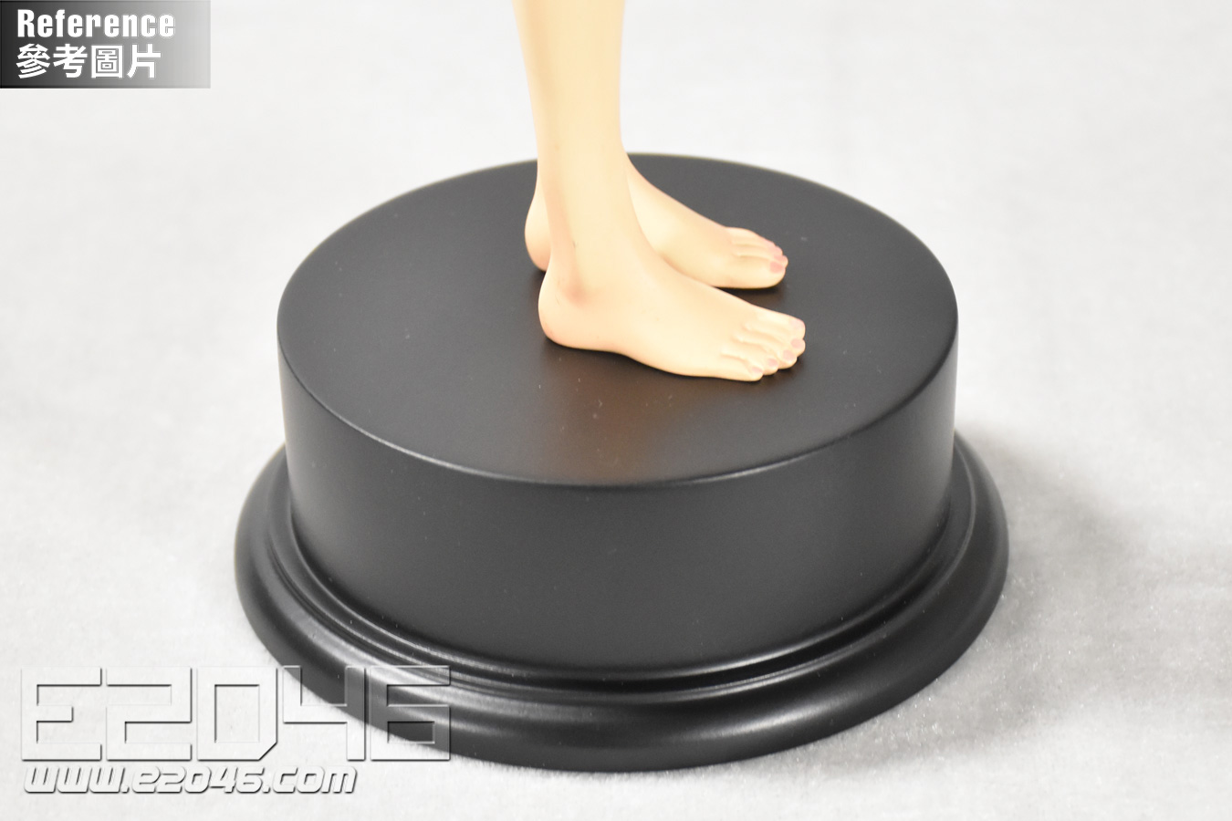 D11 Black Round Plinth Wooden Display Base