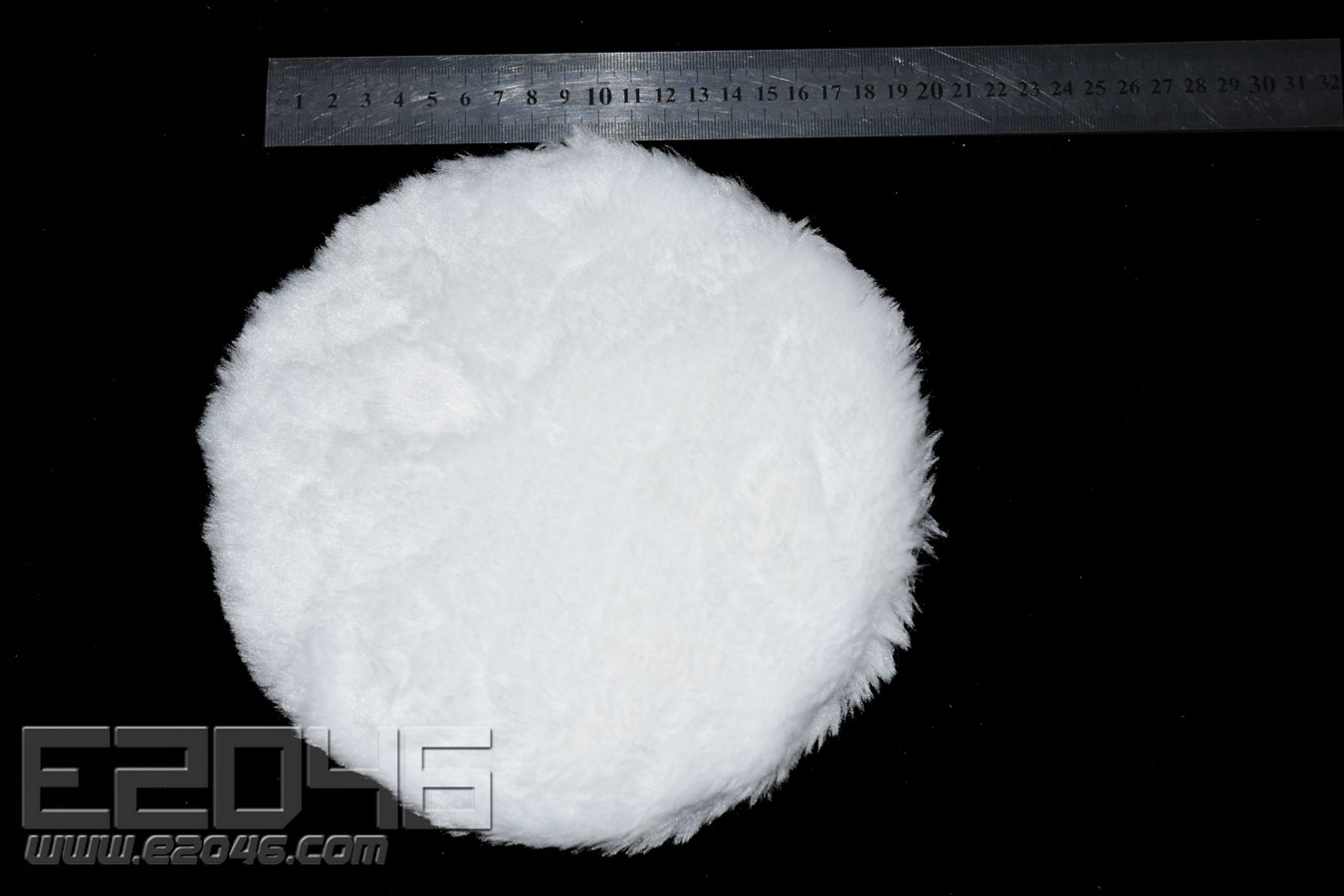 D18 White Round Fluff Blanket